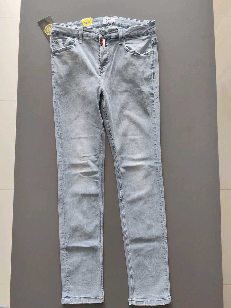Light Wash Slim Fit Jeans