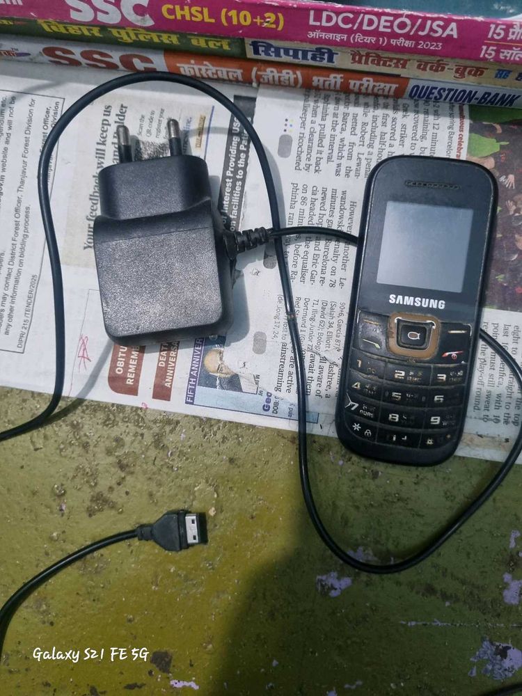 Samsung 3g Keypad Phome With Charger