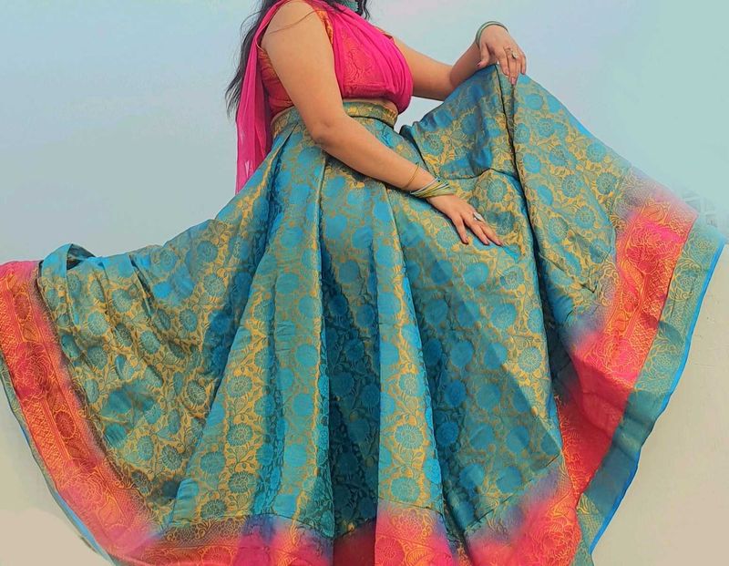 Flared Lehenga Choli With Chunri