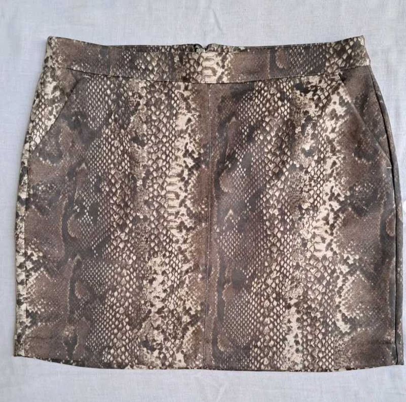 snake print short skirt
