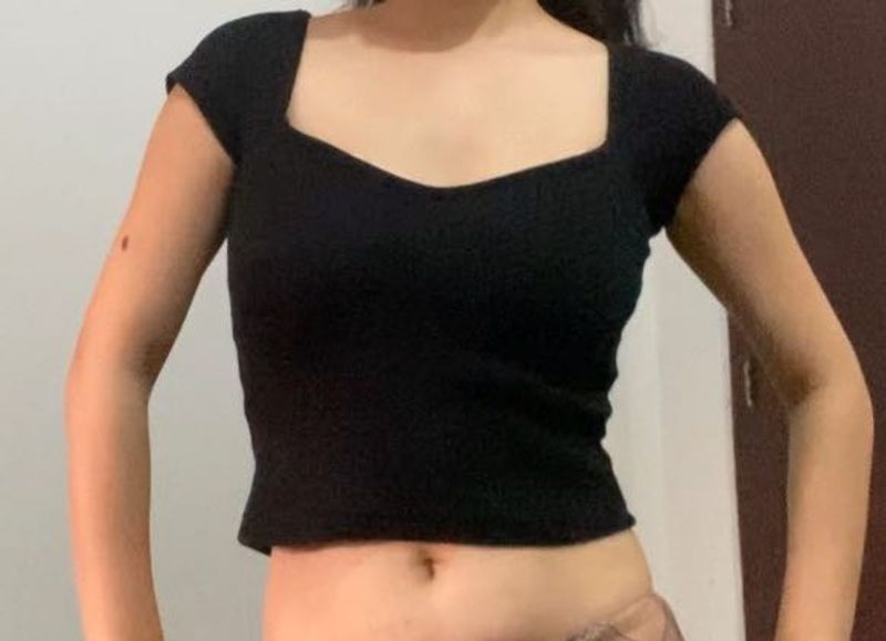pull and bear black heart shaped top