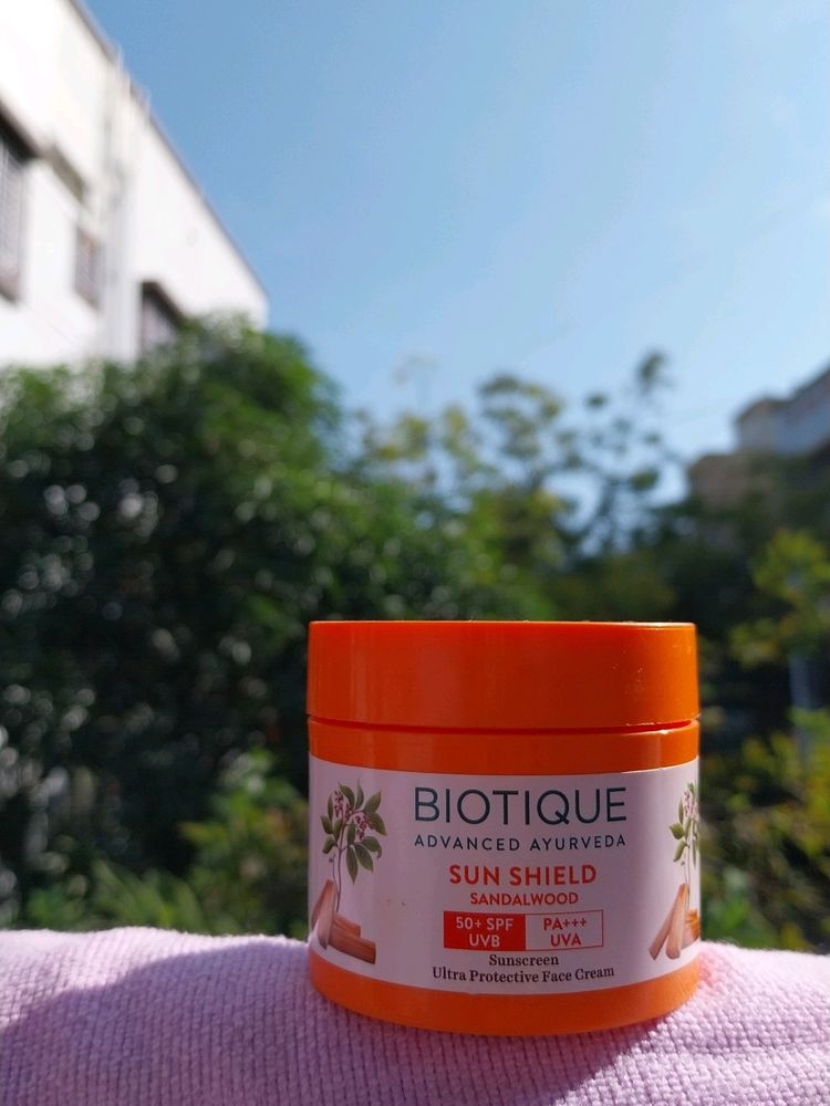 BIOTIQUE Advanced Ayurveda Sandalwood Suncreen
