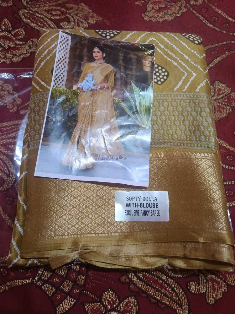 Stylish  Dolla Zari Work Print Saree with Blouse