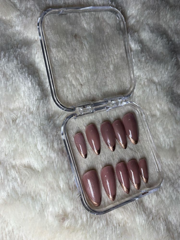 Mauve Press-On Nails w/ Gold Tip