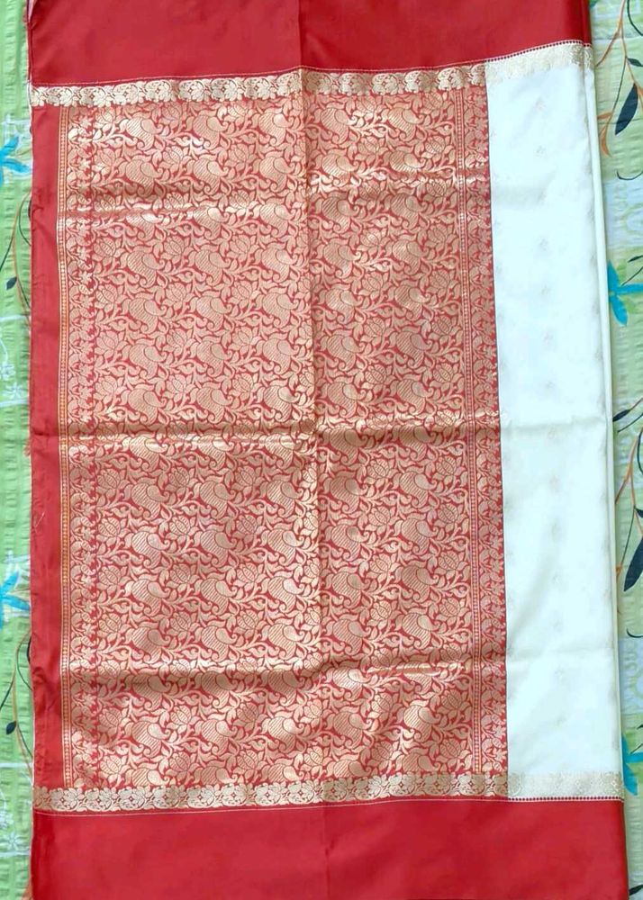 BEAUTIFUL RED WHITE SAREE