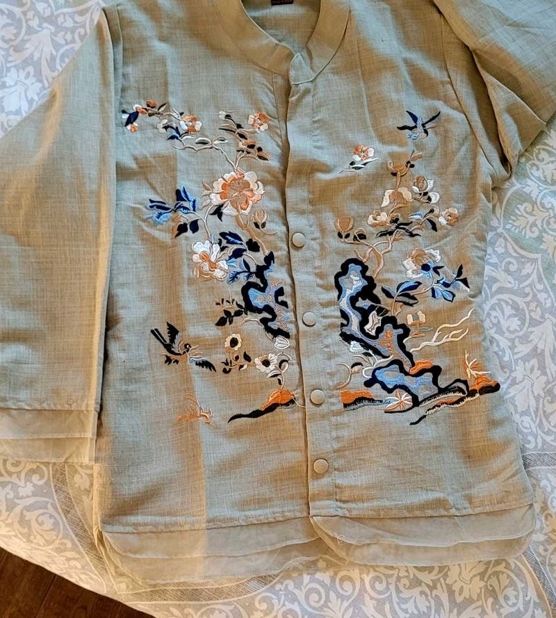 Unbranded Tunic!! Great Condition!!