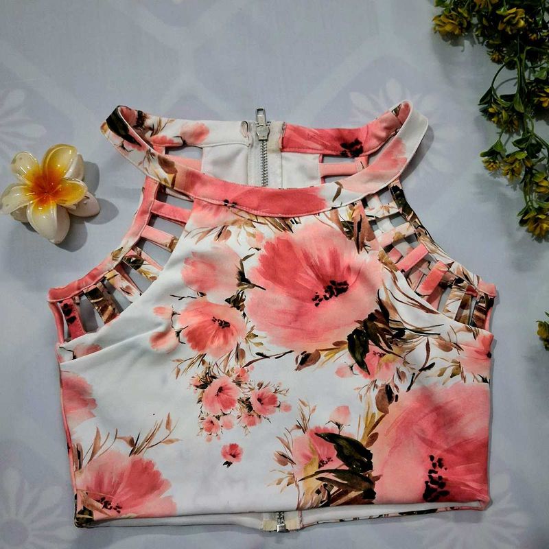 🌸 Floral Cutout Crop Top 🌸