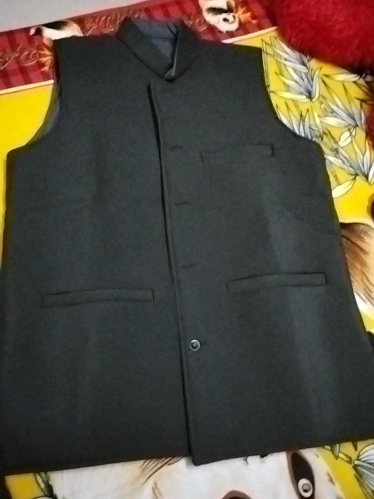 Sleeveless Black Modi Jacket