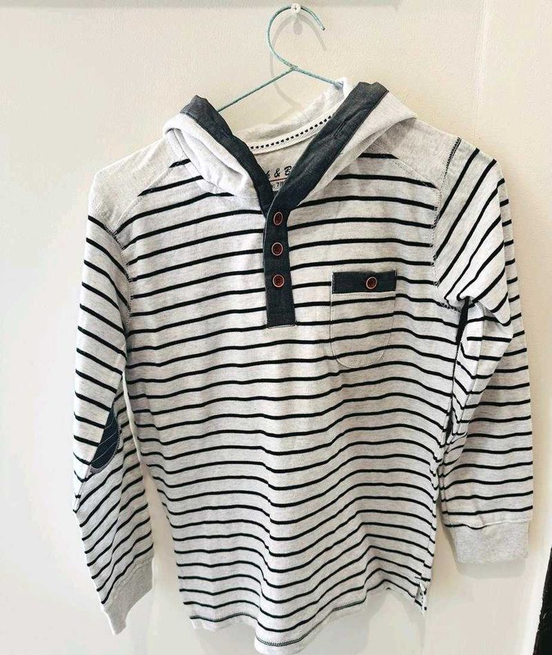 Boys 7/8 Yrs Hooded Tshirt.