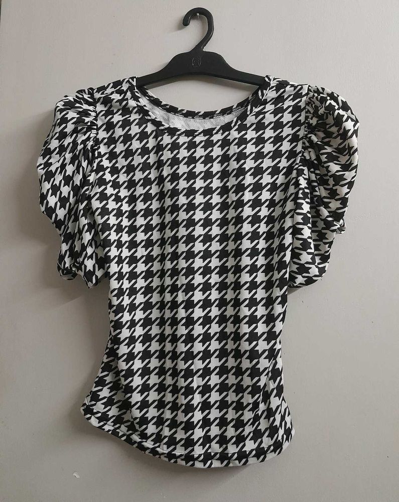 Houndstooth Puff Sleeve Top