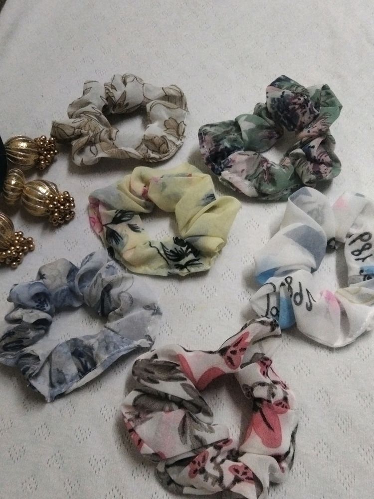 Price Drop 🎊🎊🎊Combo Of 4 Printed Scrunchies