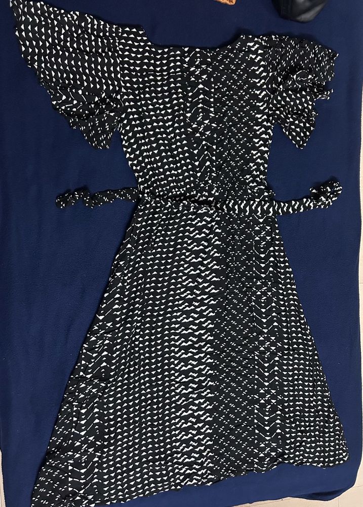 Chic Black &amp; White Print Dress