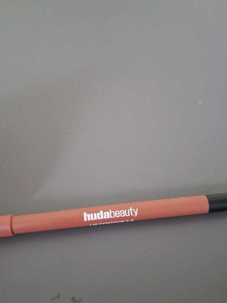 Huda Beauty Lip Contour 2.0