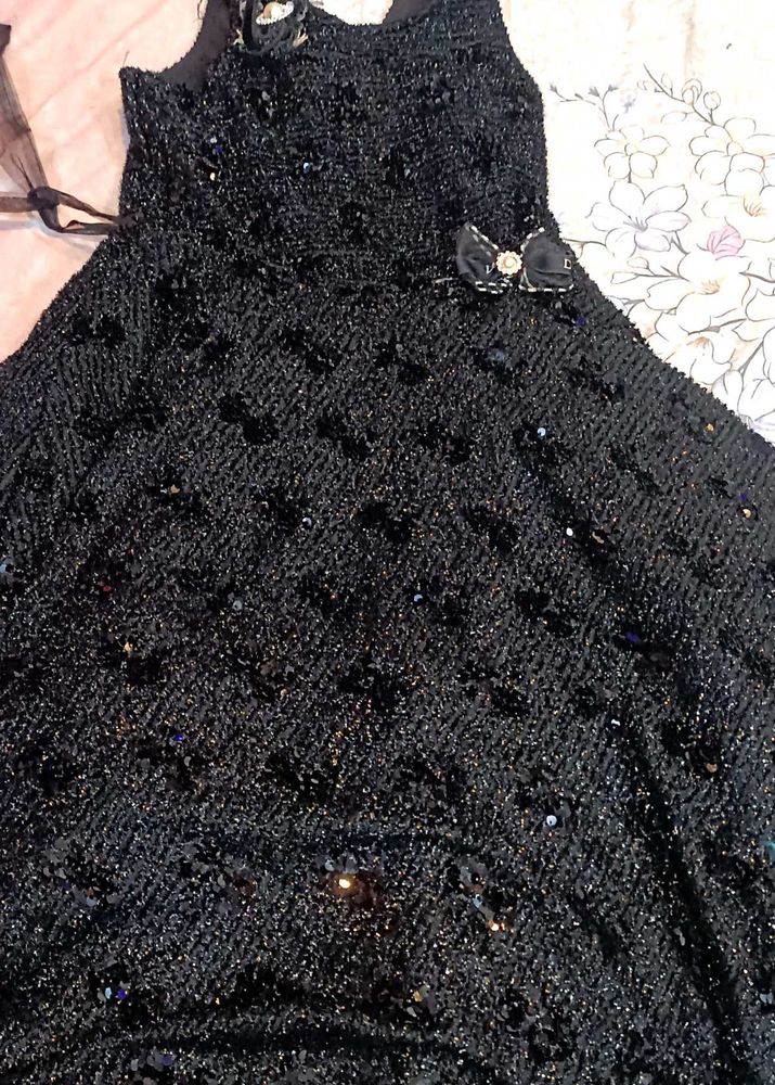 Black Gown 8 Se 10 Sal Tak Ki Ladki Ke Liye
