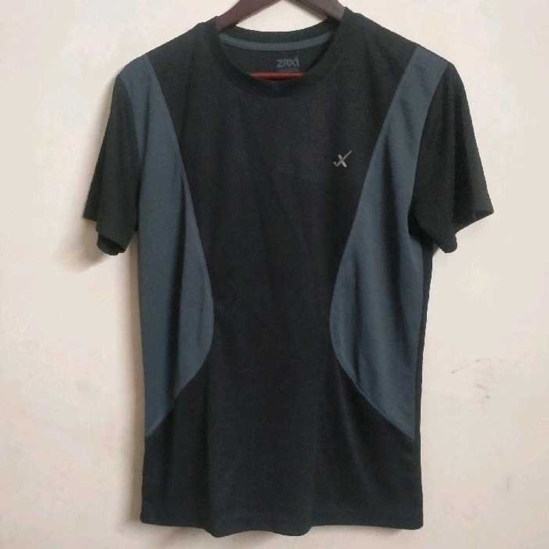 Activewear T-shirt