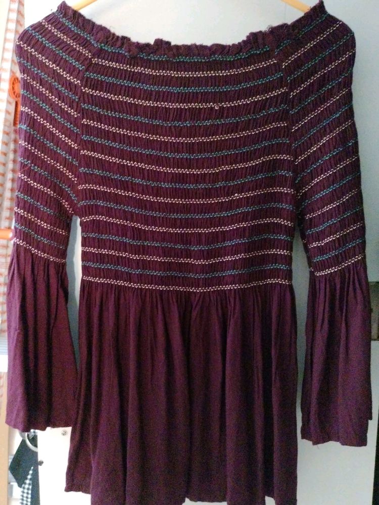 OFFSHOULDER TOP