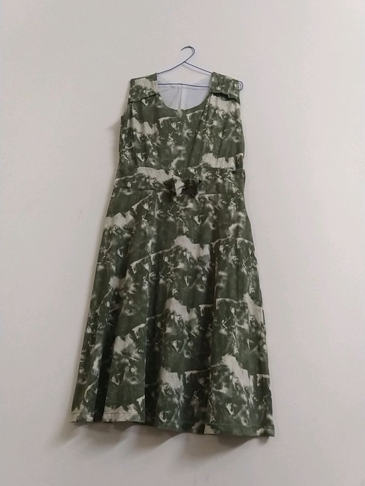 Green &amp; White Sleeveless Dress