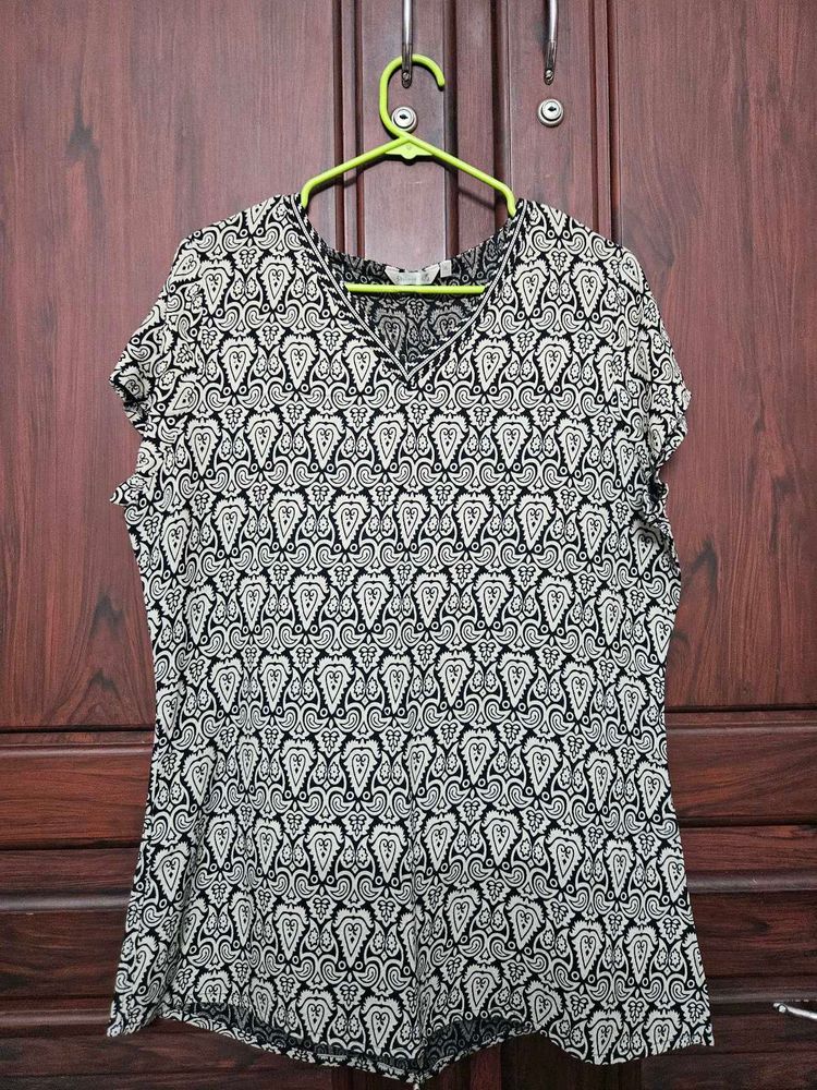 Patterned V-Neck Top