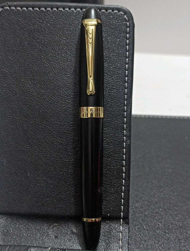 Elegant Black Fountain Pen