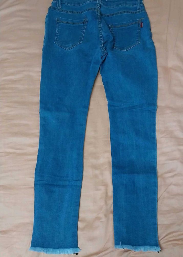 Sleek &amp; Chic: Modern Skinny Jeans