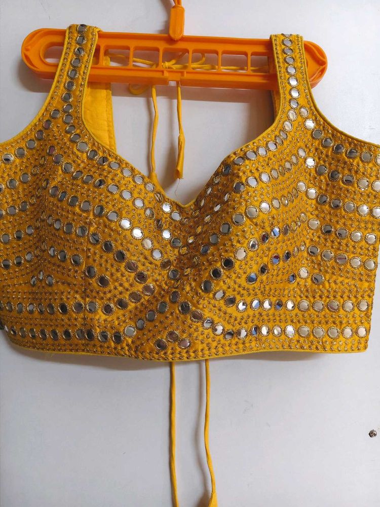 Mirror Work Backopen Dori Blouse💛