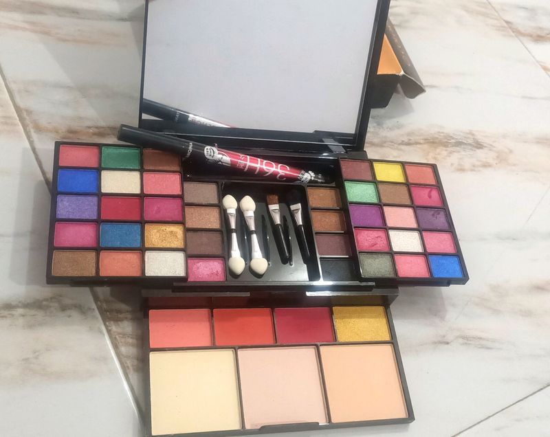 Full Makeup Kit With Eyeliner