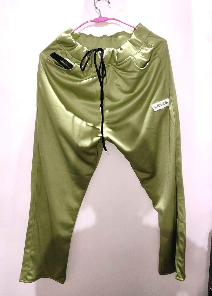 Levis Pants💚