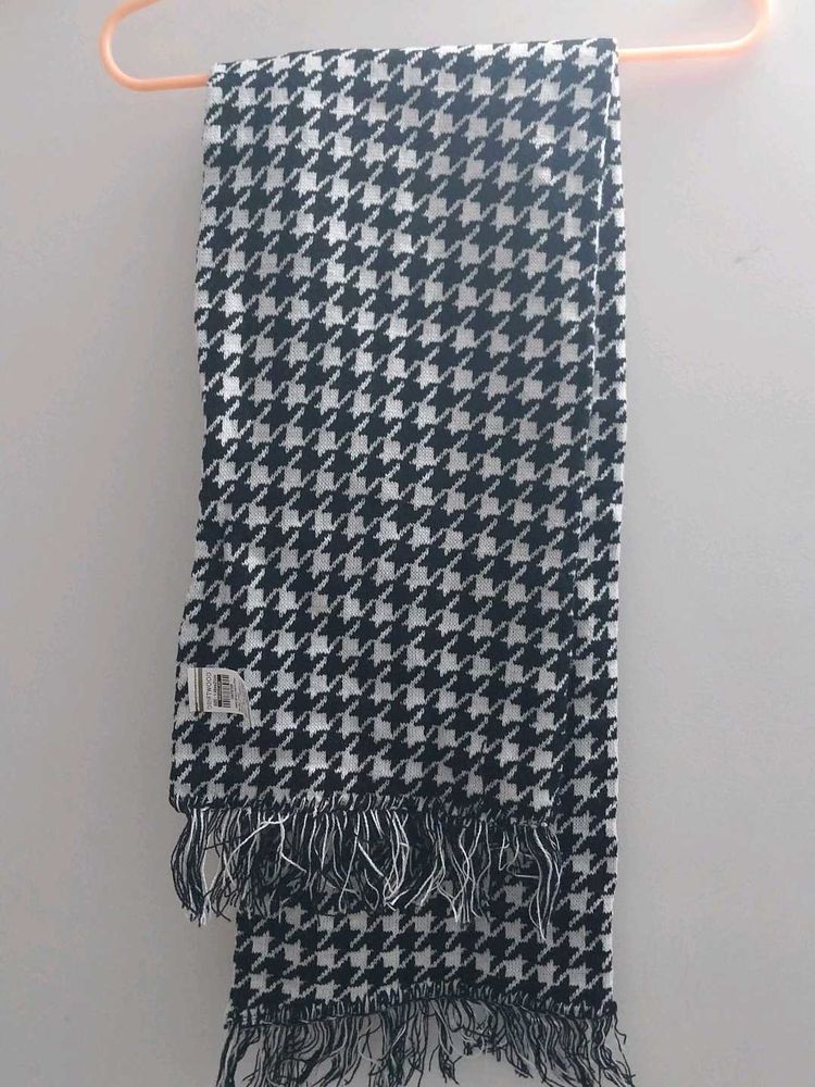 Houndstooth Scarf with Fringe