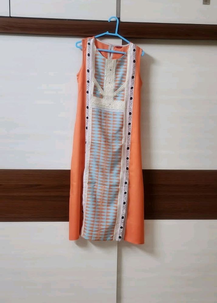 Sleeveless kurta of W brand plus small gift