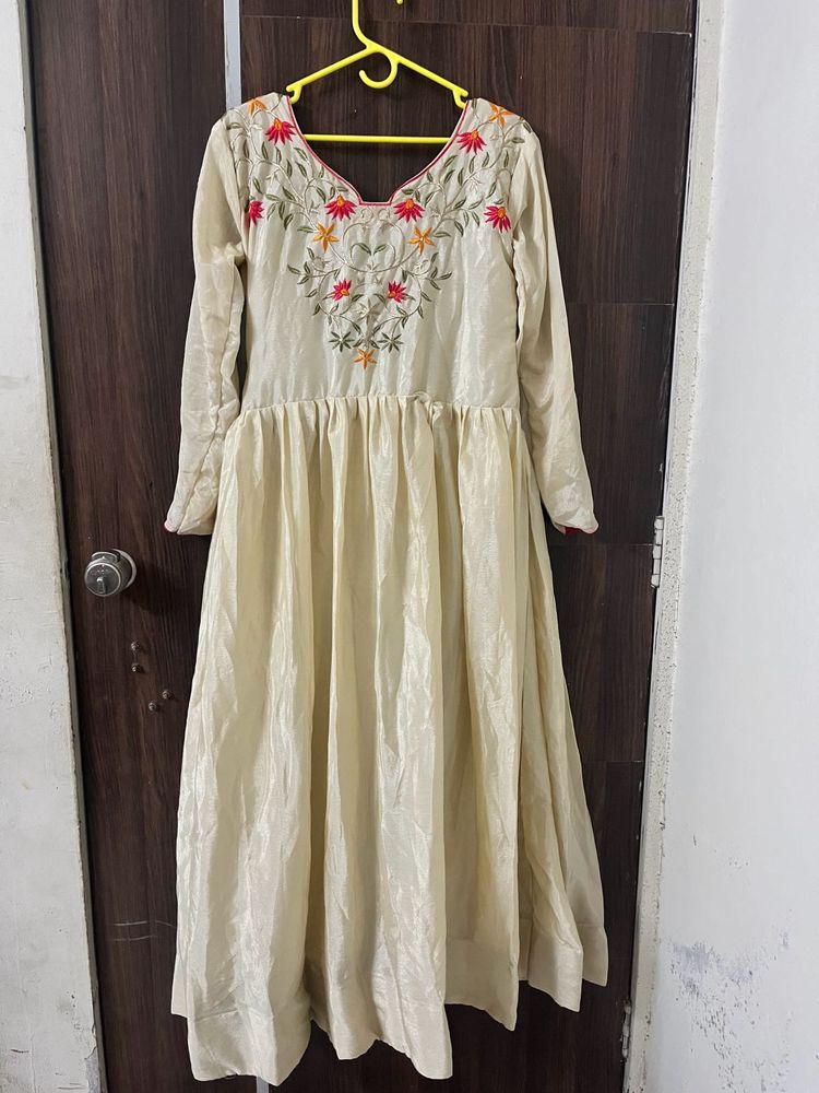 Ivory cream Embroidered Ethnic kurta set