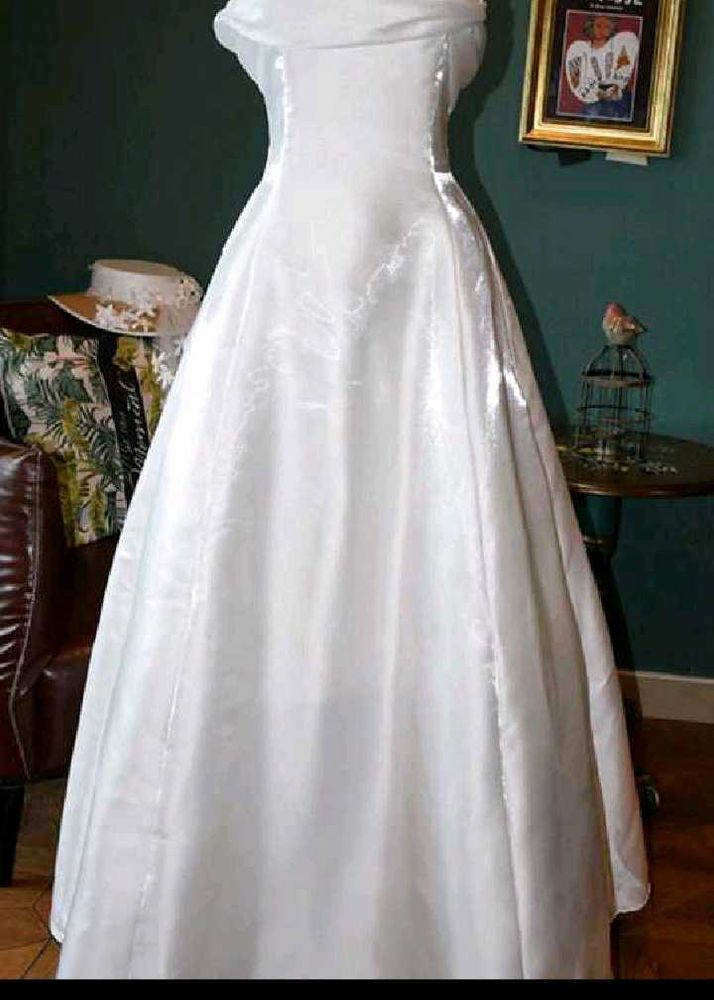 WEDDING WHITE GOWN