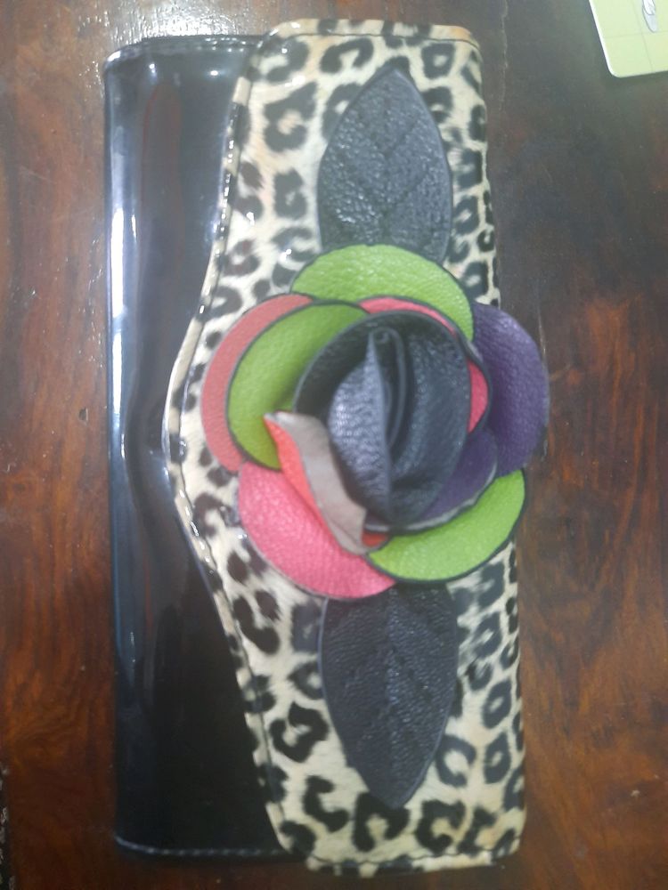 Women Purse black with no fault