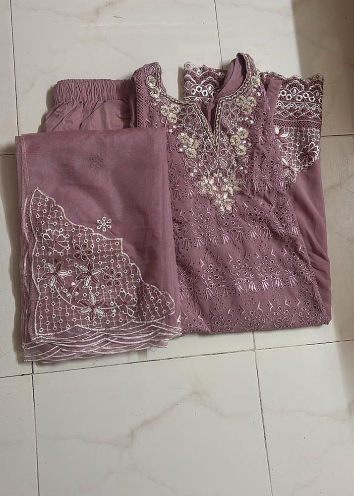 Elegant Pakistani Kurta Set