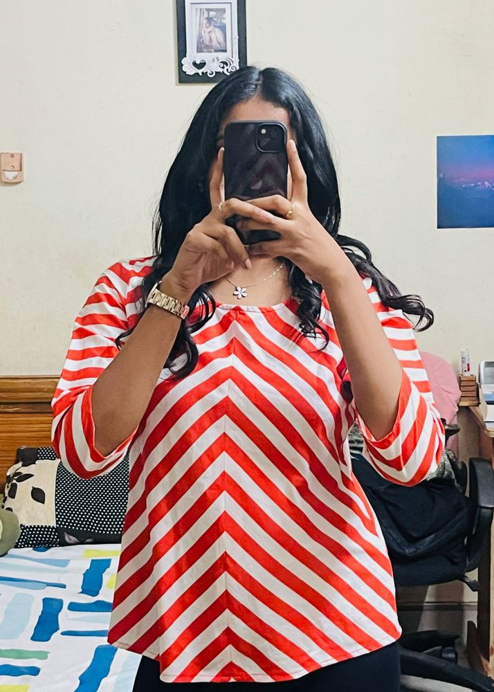 Chic Red &amp; White Diagonal Stripe Top