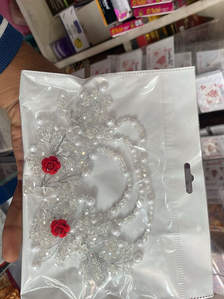 White Coloured Pearl And Stone Tiyara With Rose