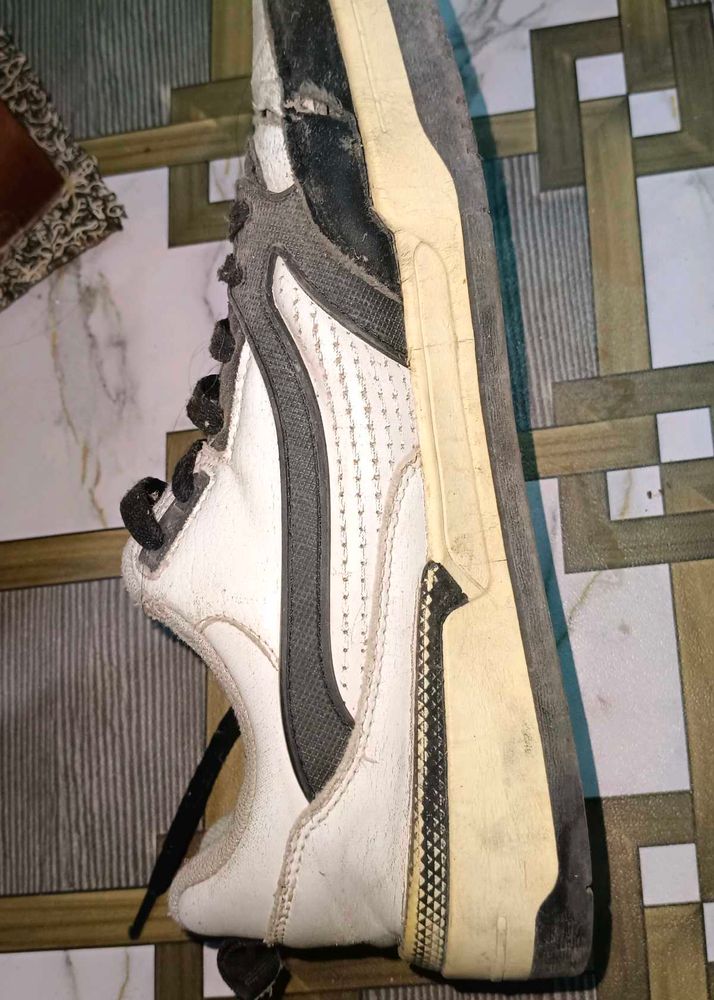 Used Sneakers condition is to good