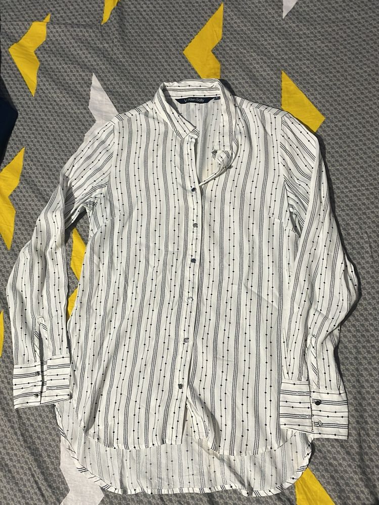 Casual Ladies Top - Size S