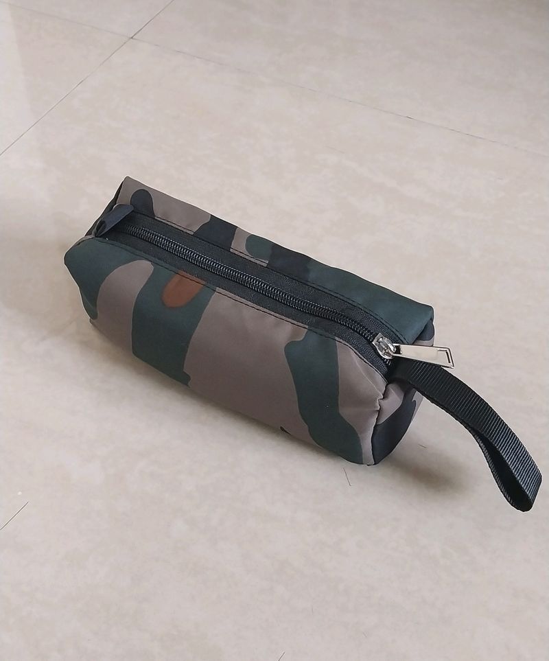 🆕️ Camouflage Print Unisex Pouch