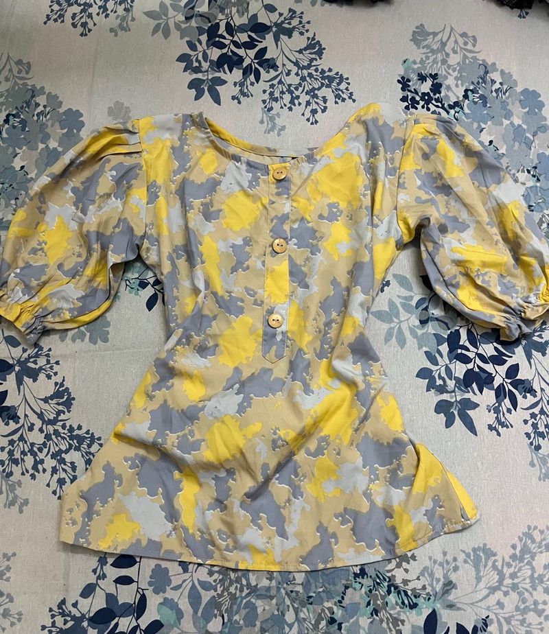 Patterned Puff Sleeve Top