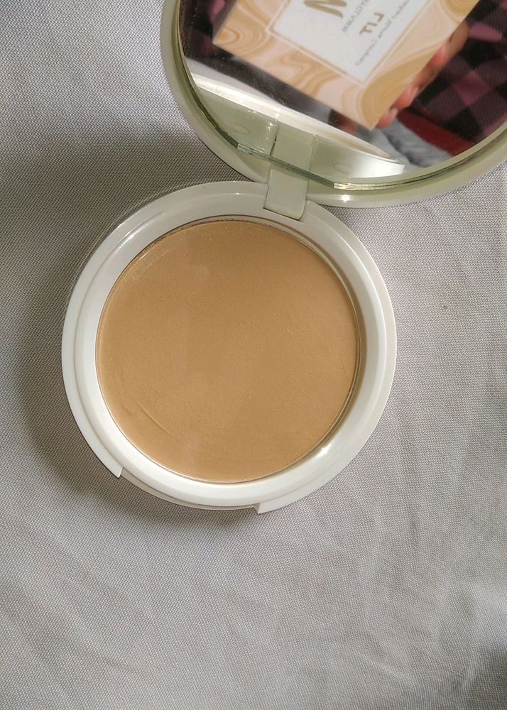 Myglamm LIT radiant Matte Compact Powder 🏷️