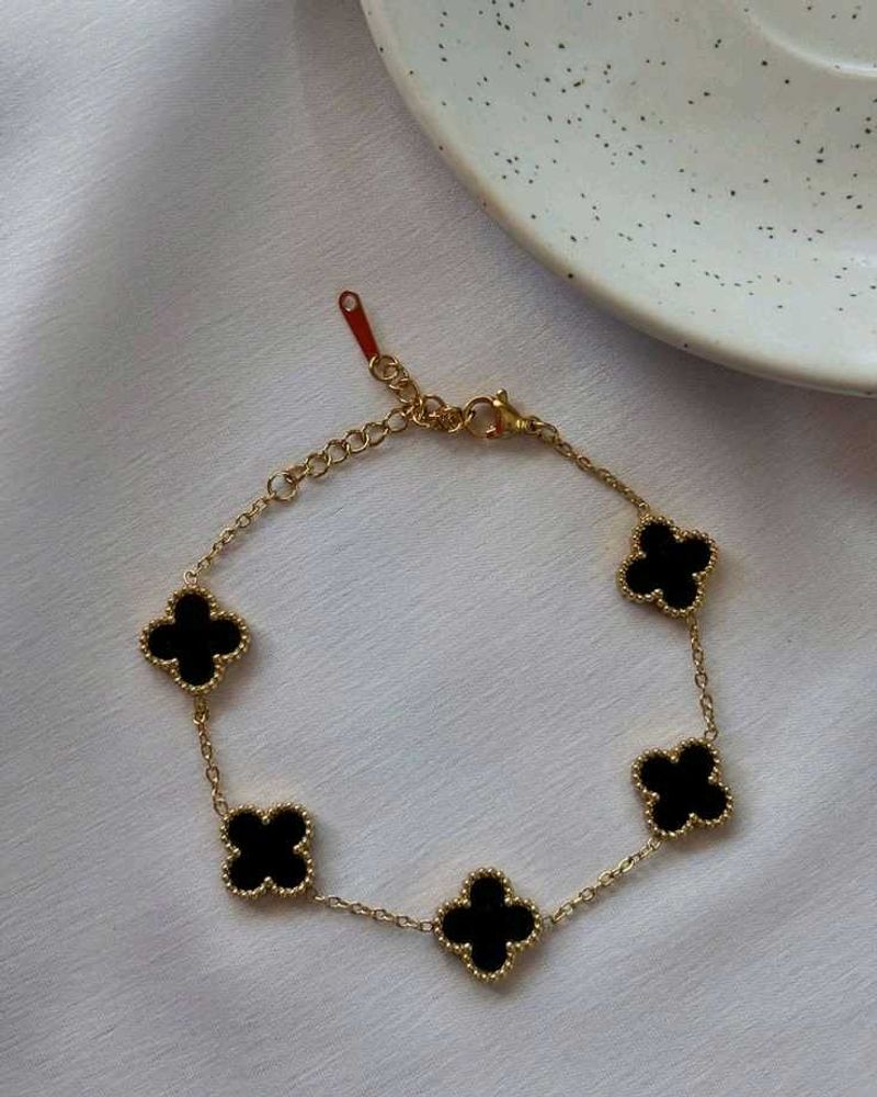 Clover Charm Bracelet Anti Tarnish