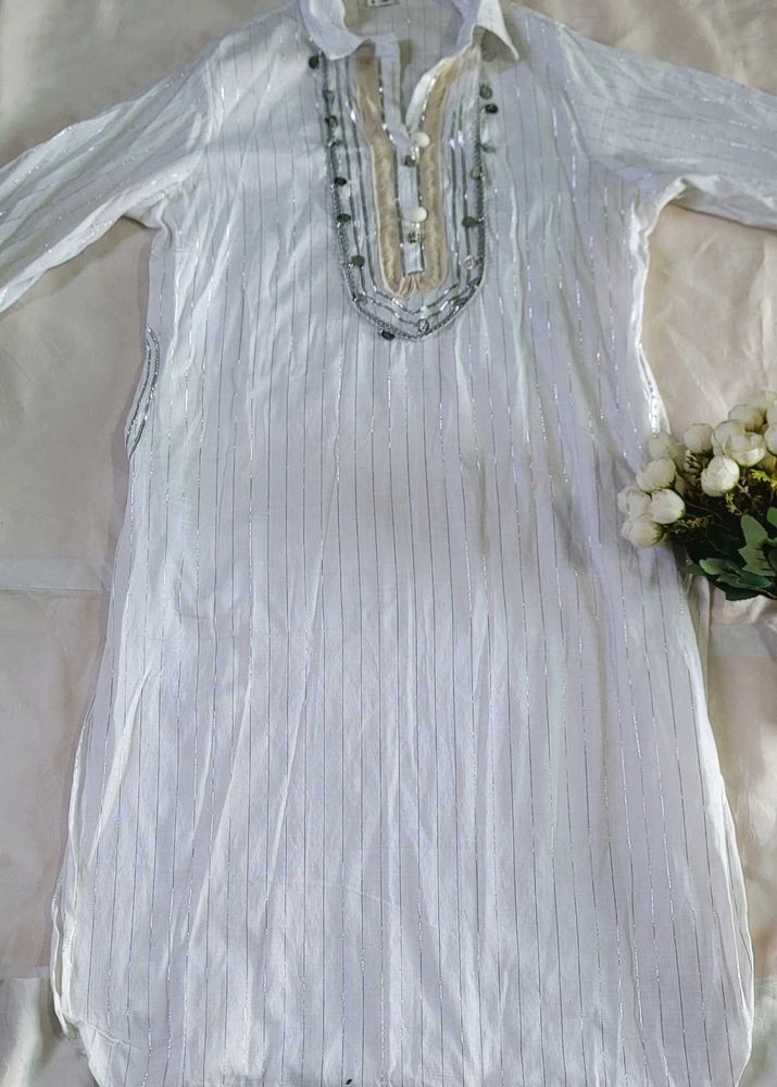 free shipping....Elegant White Kurta set
