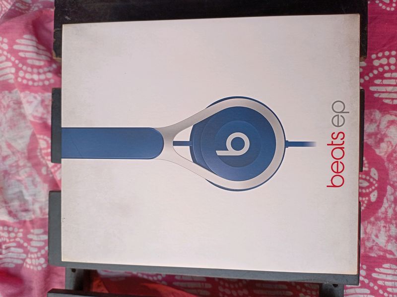 BEATS EP WIRED PREMIUM HEADPHONE