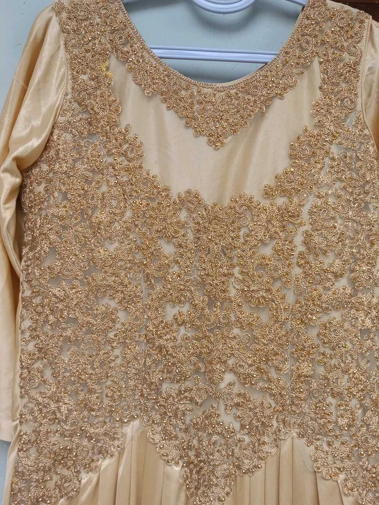 Gown for wedding With Free Matching Earrings😍