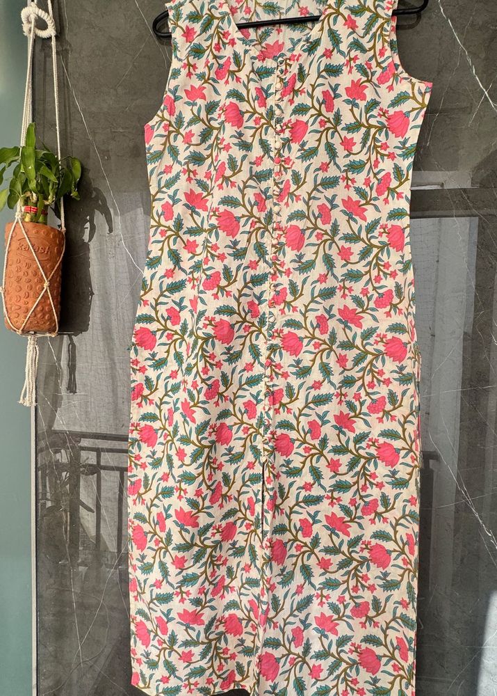 Floral Print Sleeveless Kurti