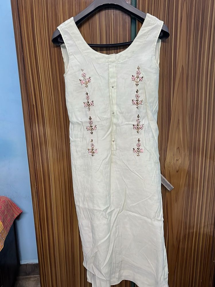 Embroidered Sleeveless Kurti