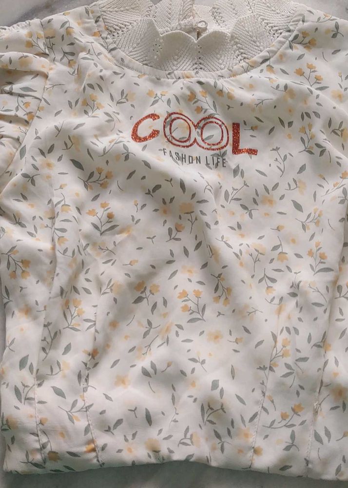 T Shirt Baby Girl With Collar Lace And Full Hand