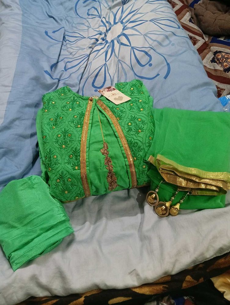 Green 💚 Gawn With Heavy Embroidery Shurug