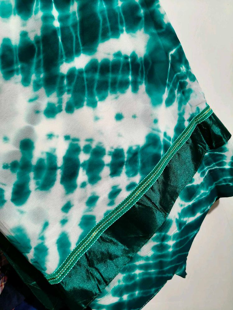 Green &amp; White Tie-Dye Saree Without Blouse