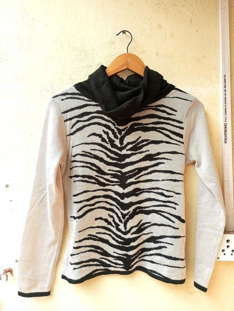 Animal Print Turtleneck Sweater (Women)